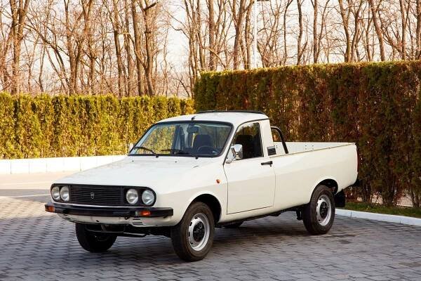 Před padesáti lety vyjela v Rumunsku první Dacia. Zatracovaná automobilka je dnes světový hit