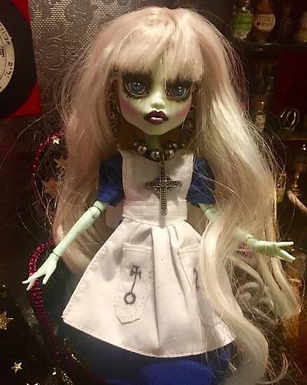 Custom doll Alice in Wonderland | Stephanie Ezzo