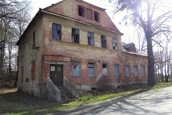 Zámek i rybníky v Bartošovicích mají své kouzlo. Vydejte se tam s námi