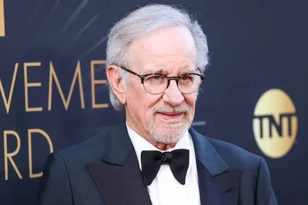 Americký režisér, producent a spisovatel Steven Spielberg přichází na 50. ročník AFI (American Film Institute) Life Achievement Award 2025 Vyznamenání Francis Ford Coppola konané v Dolby Theatre 26. dubna 2025 v Hollywoodu, Los Angeles — Stock obrázek