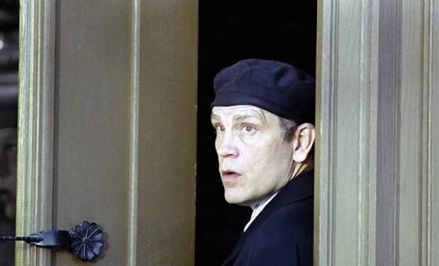 FOTO: John Malkovich jako Tom Ripley ve snímku Ripleyho hra.
