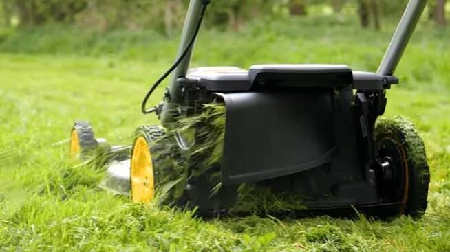 DeWALT DCMWSP550N aku sekačka na trávu 53cm s pojezdem 54V XR FLEXVOLT LiIon bez aku