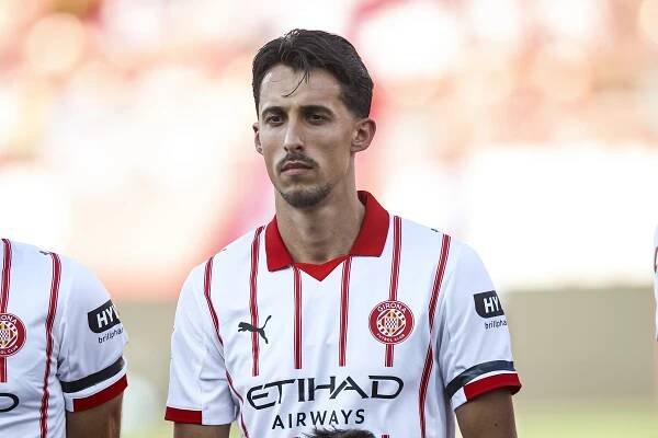 Bojan Miovski of Girona FC in uniform.