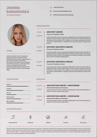 Laptop z otwartym asystentem opisów kreatora CV
