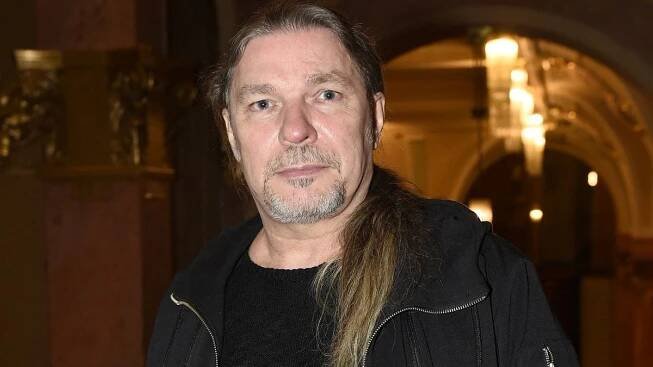 Zpěvák Petr Kolář je opět single: Vztah s pohlednou brunetkou nevyšel - Super.cz