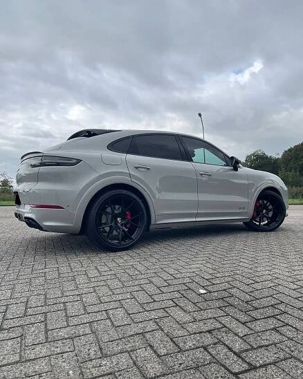 Recent Projects: Porsche Cayenne GTS with PS9 Forged Wheels