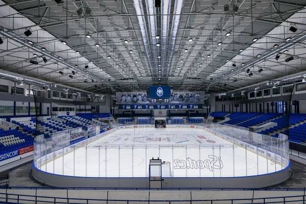 Hlavní ledová plocha ČEZ zimní stadion