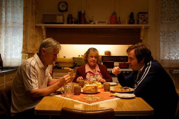 Geoff Morrell, Noni Hazlehurst, Angus Sampson - Pašerák - Z filmu