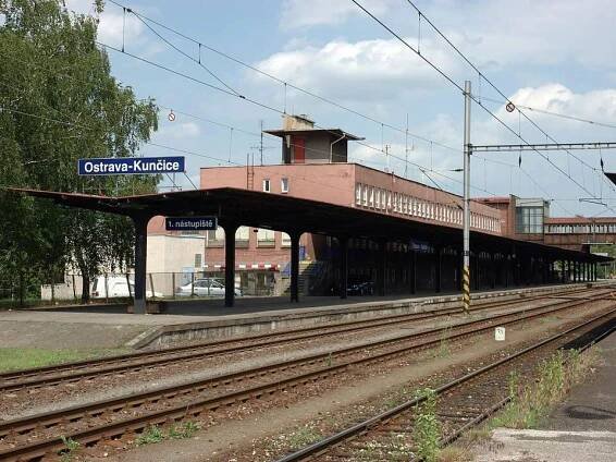 Soubor:Ostrava-Kuncice.jpg – Wikipedie