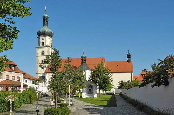 Neukirchen beim Heiligen Blut – Wallfahrtskirche Mariä Geburt