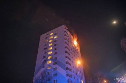 Hasiči v noci v Praze bojovali s požárem bývalé ubytovny i bytu ve 13. patře obytného domu. Desítky evakuovaných | Týdeník