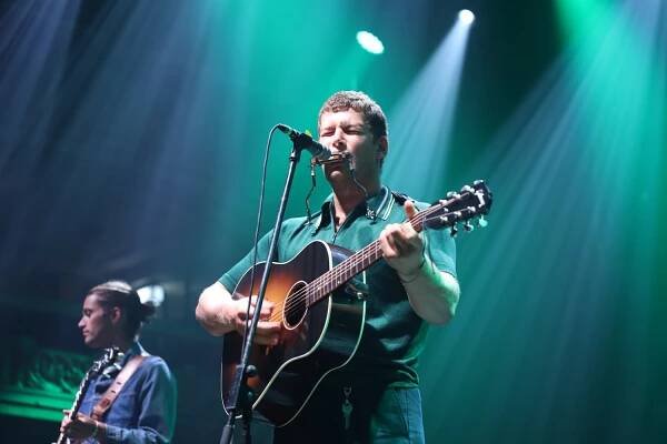 Jeremy Loops + Sons of the East, 14.11.2019, Lucerna, Praha | Hudební server FMZine.cz