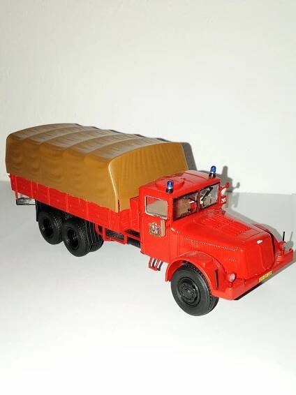 Prodám sběratelský modýlek 1:43 TATRA 111 HASIČI valník. Jedná...