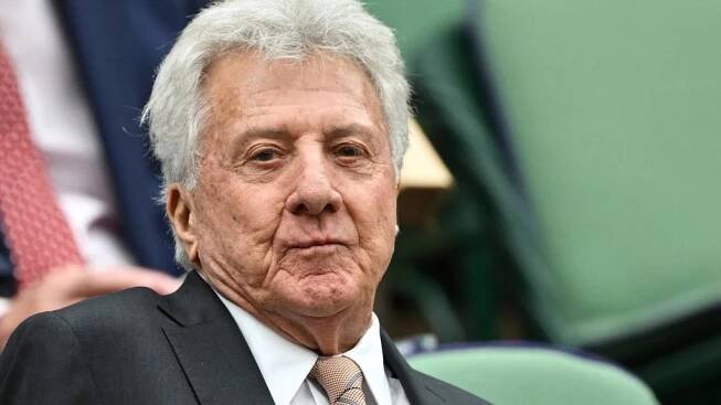 Herec Dustin Hoffman zachránil život mladému muži v parku, pověst mu kazí obvinění ze sexuálního zneužití