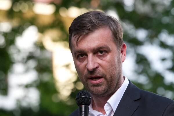 Na niekdajšom cintoríne odhalili Poctu Antonovi Srholcovi – pnky.sk