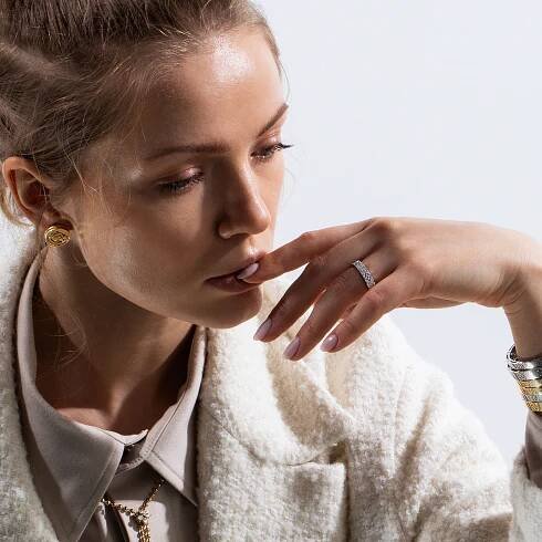 ROBERTO-COIN-LOVE-IN-VERONA-18K-RING-GOLD-ALL-PAVE-DIAMOND-SLIM-RING-ADR888RI2121_13_WEARjpg - Roberto Coin