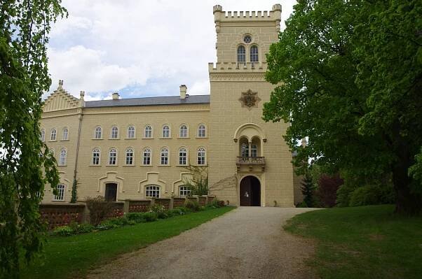 Zámek Chyše - otevírací doba, akce, ubytování, prohlídky, vstupné, foto, počasí