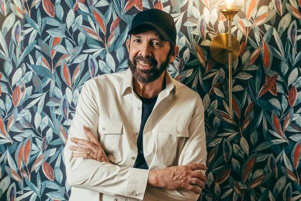 Juan Luis Guerra Talks His New EP 'Radio Güira' and Latin Grammy Nods