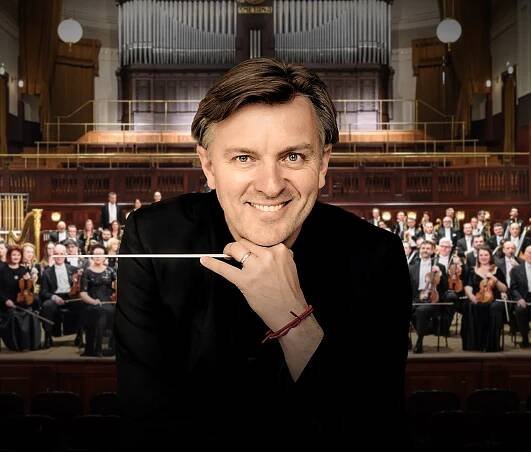 Tomáš Netopil a Symfonický orchestr hlavního města Prahy FOK - iVysílání | Česká televize