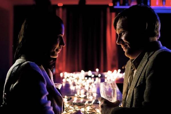 Odložený let - Z filmu - Jessica Paré, Brian Gleeson