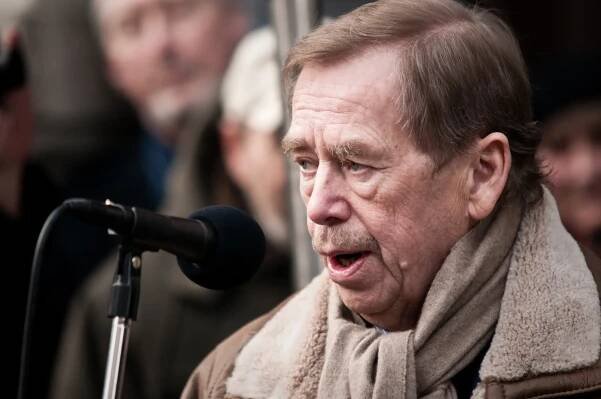 Václav Havel prý léta zatajoval vztah s touto kráskou. Hned pochopíte, jak to celé bylo