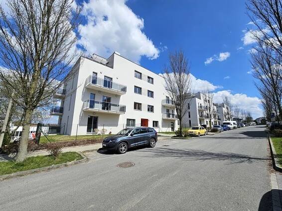 Nový moderní byt 2+kk s podlahovou plochou 58,4 m2 a balkonem 8,3 m2 na klidném místě s nádherným výhledem na Plzeň | Úvod