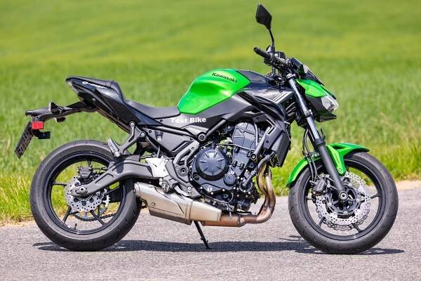 Vstřícná motorka pro všechny a na každý den. Lehkou a relativně levnou univerzální Kawasaki zvládnou i začátečníci!