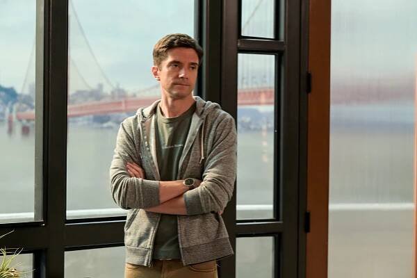 Home Economics - Giant Jenga, $120 - Z filmu - Topher Grace