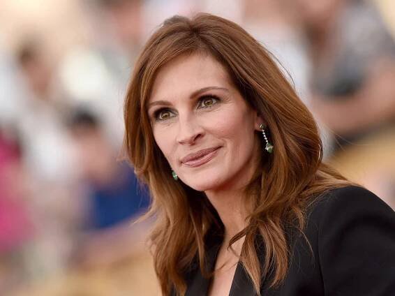 Julia Roberts goes 'sunflower blonde' for summer