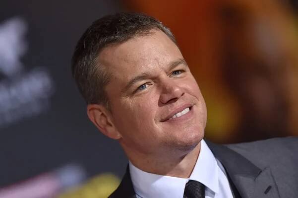 Matt Damon posing in a suit at the premiere of 'Thor: Ragnarok'.