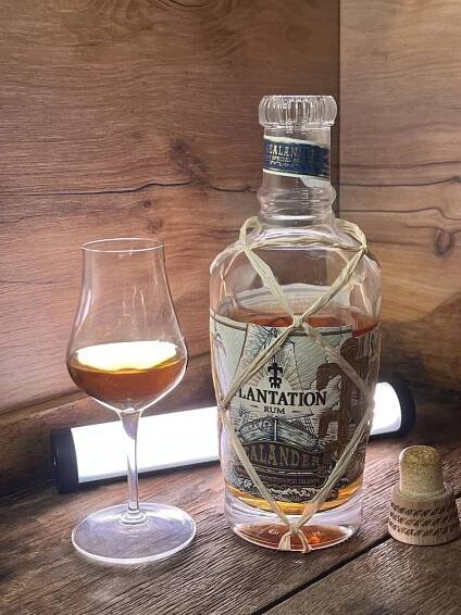 Plantation Sealander rum ve sklenici