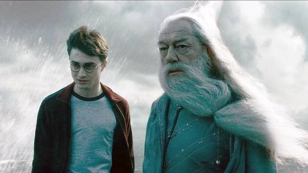 Zemřel Michael Gambon. Představiteli Brumbála z Harryho Pottera bylo 82 let