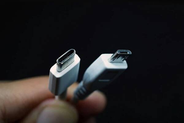 Jeden kabel vládne všem. Kabinet schválil sjednocení nabíječek, budou se používat USB-C