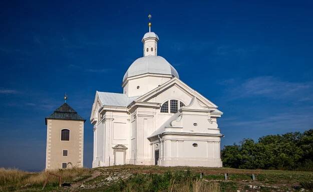 Soubor:Mikulov Svatý kopeček vrchol 4.jpg