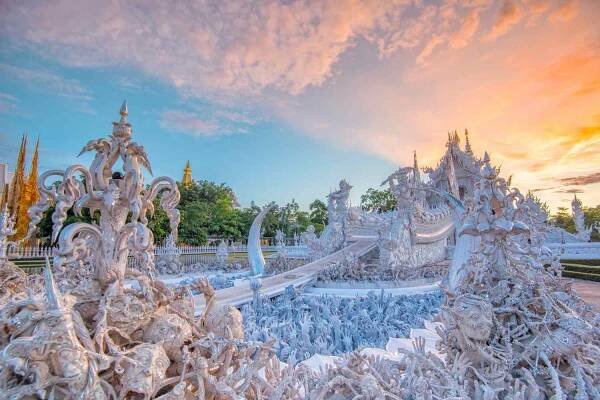 Visiting the Spooky, Beautiful White Temple in Chiang Rai, Thailand