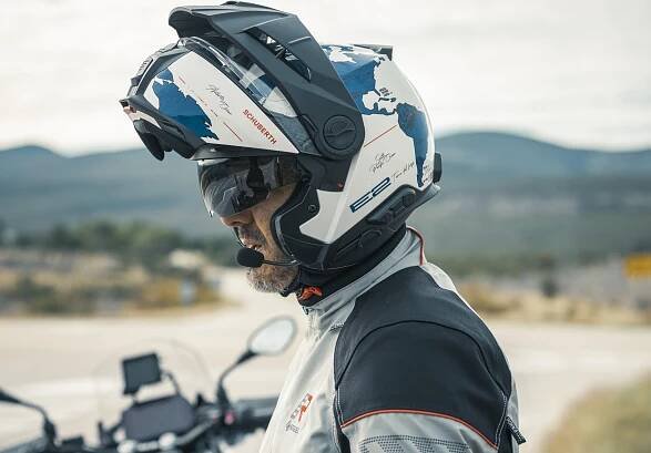 Vyklápěcí přilba SCHUBERTH E2 Atlas Blue | Geneze