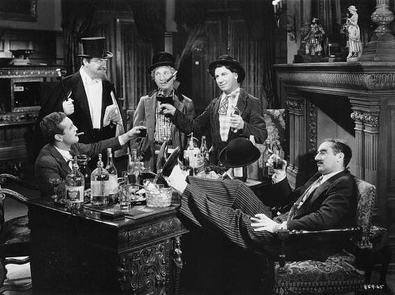 Noc v opeře - Z filmu - Allan Jones, Sig Ruman, Harpo Marx, Chico Marx, Groucho Marx