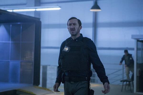 V oku hurikánu - Z filmu - Ralph Ineson