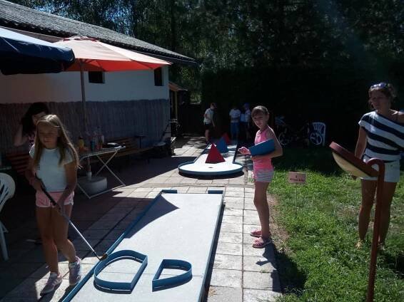 Minigolf v kempu - Oficiální stránky obce Milovice u Hořic