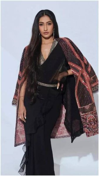 Dhanashree Verma's Most Stunning Ethnic-Style Moments