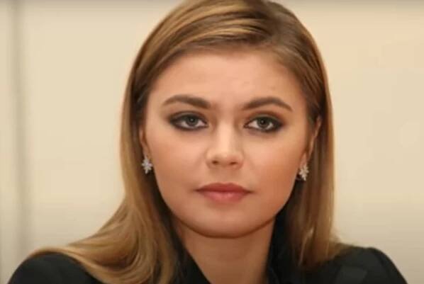 Zhubla a v černých šatech: údajná partnerka ruského prezidenta se poprvé po dlouhé době objevila na veřejnosti - Zivot