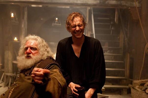 V kruhu koruny - Jindřich IV. (1. díl) - Z natáčení - Simon Russell Beale, Tom Hiddleston