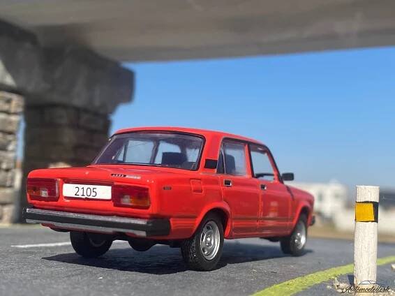 Model auta LADA 2105, červená, 1983