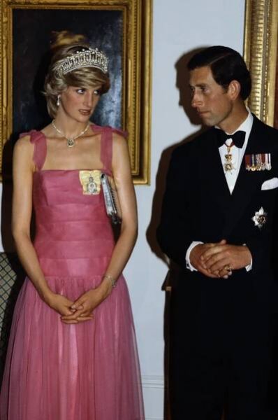 44 Snaps of Prince Charles and Princess Diana You Might Not Have Seen Before | Princess diana, Princess diana photos, Charles and diana