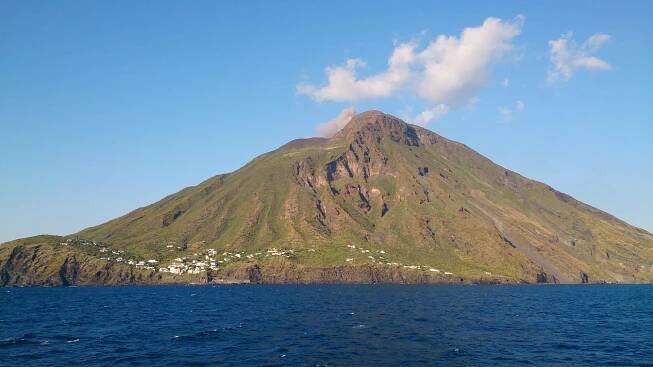 Při středečním výbuchu italské sopky Stromboli zahynul člověk