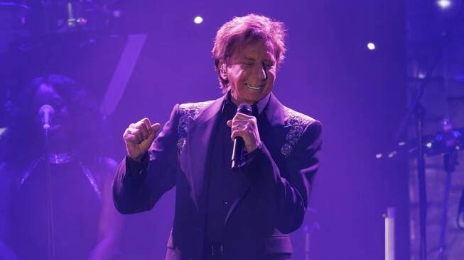 Clive Davis celebrates 50 years of his annual pre-Grammy gala - Los Angeles Times