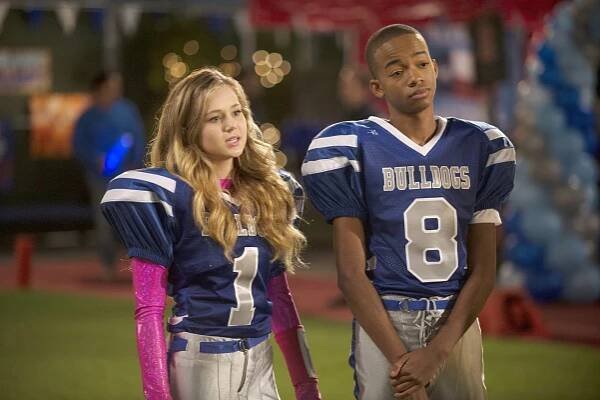 Brec Bassinger, Coy Stewart - Bella a buldoci - Z filmu