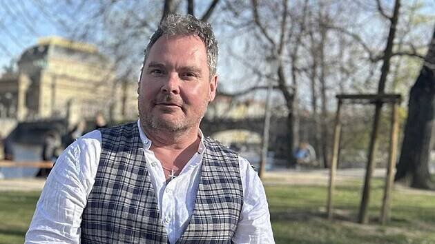 Filip Čáp v pořadu 13. komnata s moderátorkou Martinou Hynkovou Vrbovou.