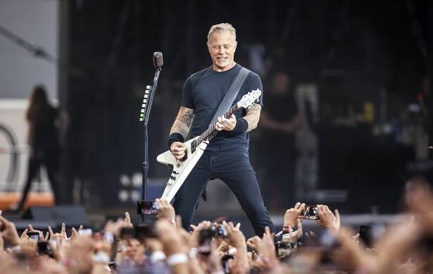 Obrazem: Hrají přes 40 let a pořád umí překvapit. Metallica to v Praze rozjela