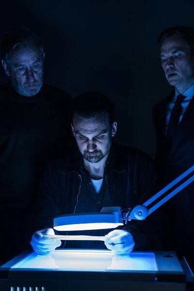 Michael Smiley, Henry Lloyd-Hughes, Ali Cook - Ragdoll - Episode 1 - Z filmu
